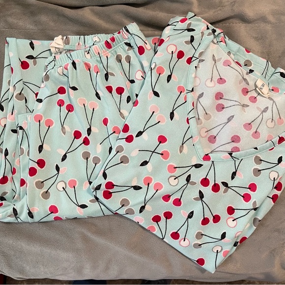 🍒 HUE Brushed Loose Pajama Set - Picture 8 of 8